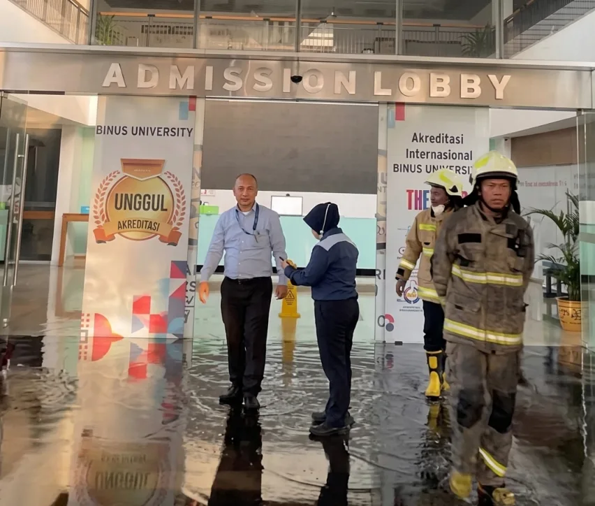 Kebakaran Auditorium Kampus Binus Kebon Jeruk, 12 Mobil Damkar Dikerahkan
