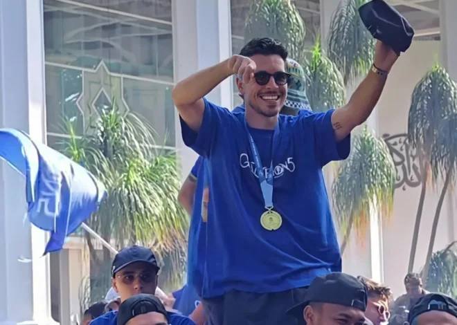 Bandung Lautan Biru, Ribuan Bobotoh Tumpah Ruah di Konvoi Hattrick Juara Persib