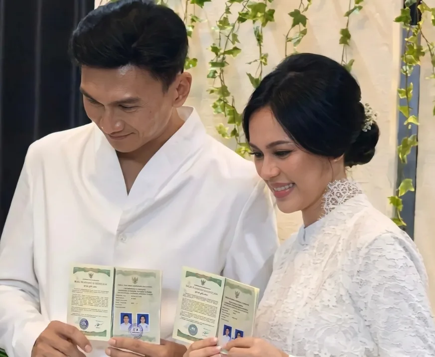 Ucapkan Ijab Kabul Hari Ini, Anji Resmi Menikahi Desmiliana Ariyana