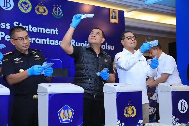 466Ribu Lembar Uang Palsu Dimusnahkan