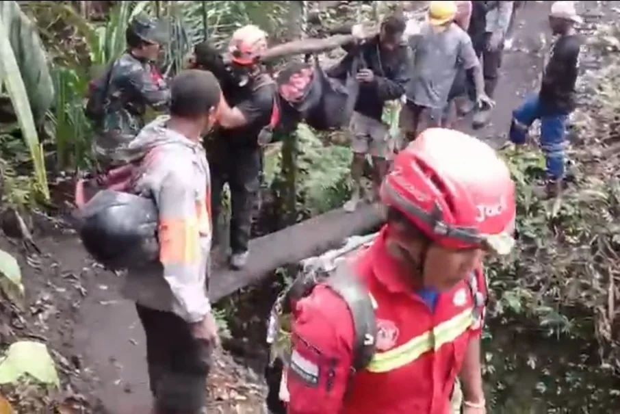 Satu Korban Erupsi Gunung Dukono Dievakuasi Tim SAR, 2 Korban Masih Tertimbun