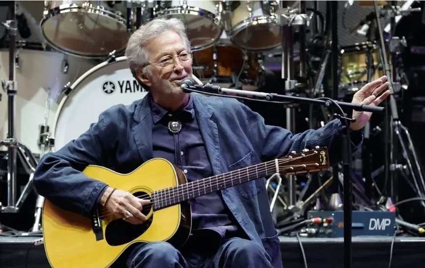 Kena Lemparan Piringan Hitam, Eric Clapton Langsung Hentikan Konsernya