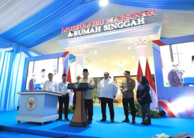 Rupiah Tembus Rp17.600, Prabowo: Rakyat Desa Tak Pakai Dolar