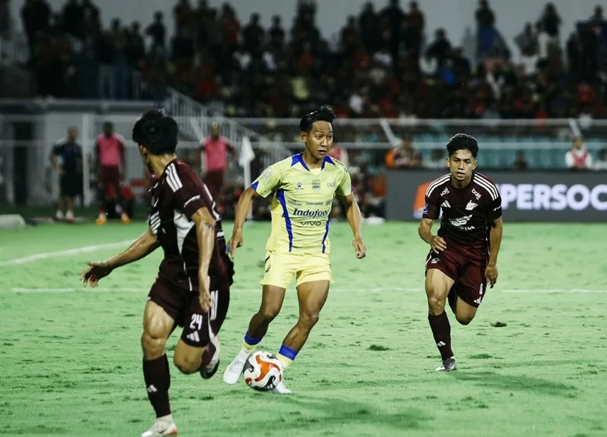 Persib Bandung menang dramatis 2-1 atas PSM Makassar, Maung Bandung di Ambang Juara Liga 1