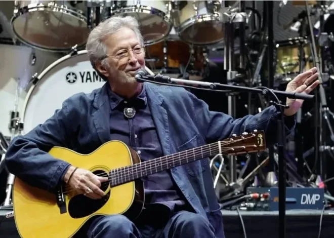 Kena Lemparan Piringan Hitam, Eric Clapton Langsung Hentikan Konsernya