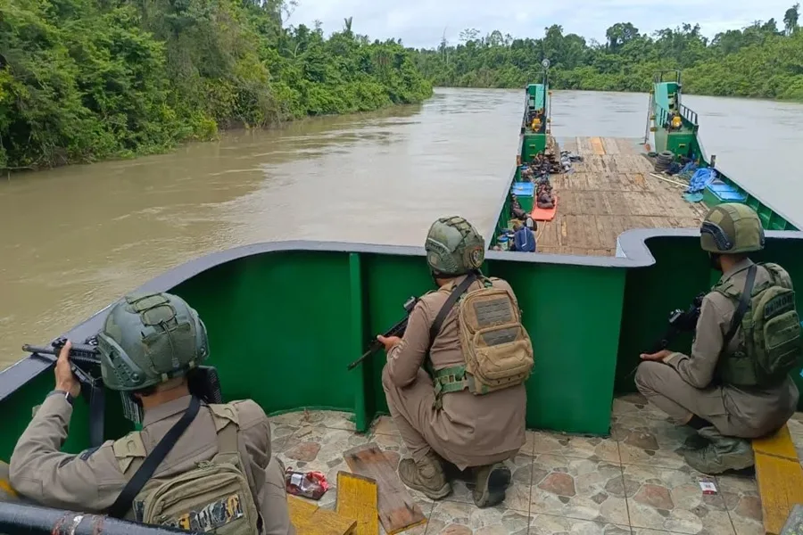Satgas Damai Cartenz Kawal 6 Kapal Logistik BBM Dan Sembako Pasca Diserang KKB