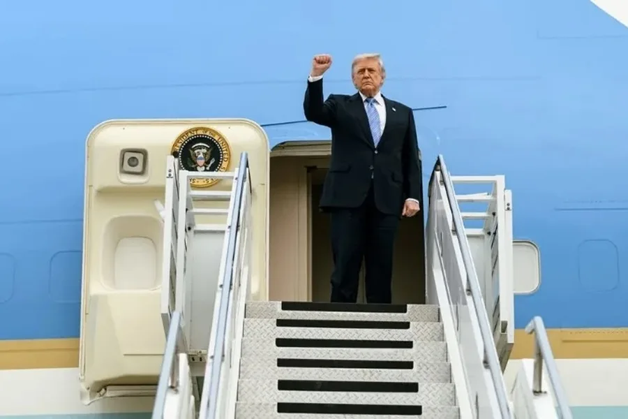 Delegasi Amerika Buang Semua Barang Pemberian China Sebelum Naik Air Force One