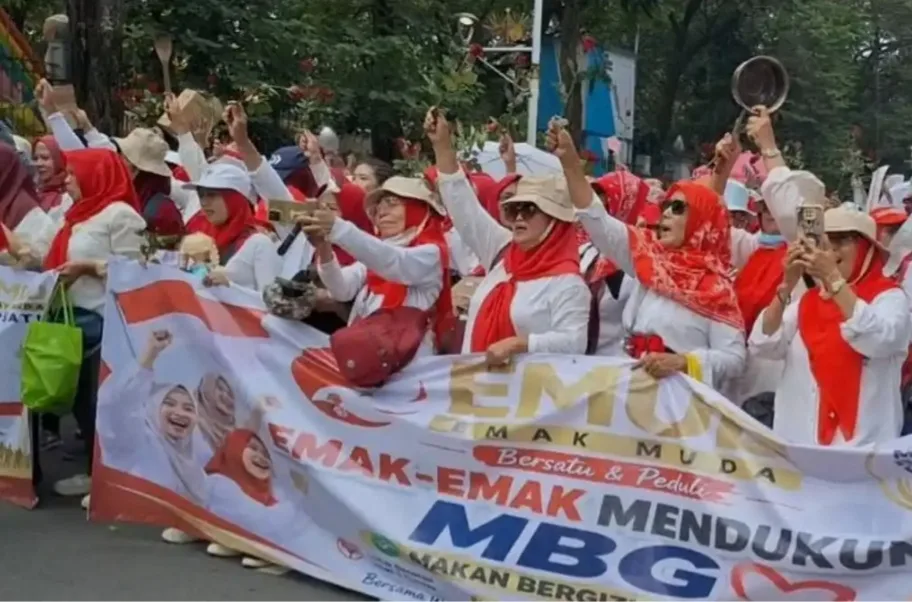 Kala Emak Muda Cuap-Cuap Demo Dukung Program MBG
