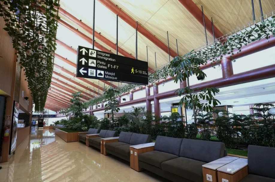Jamaah Umrah Lewat Terminal 2F Soetta Per 1 Juli