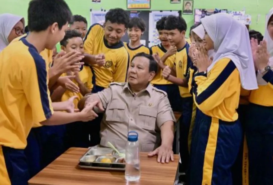 Ketika Presiden Prabowo Santap MBG Berujung Kepala BGN Dicopot?