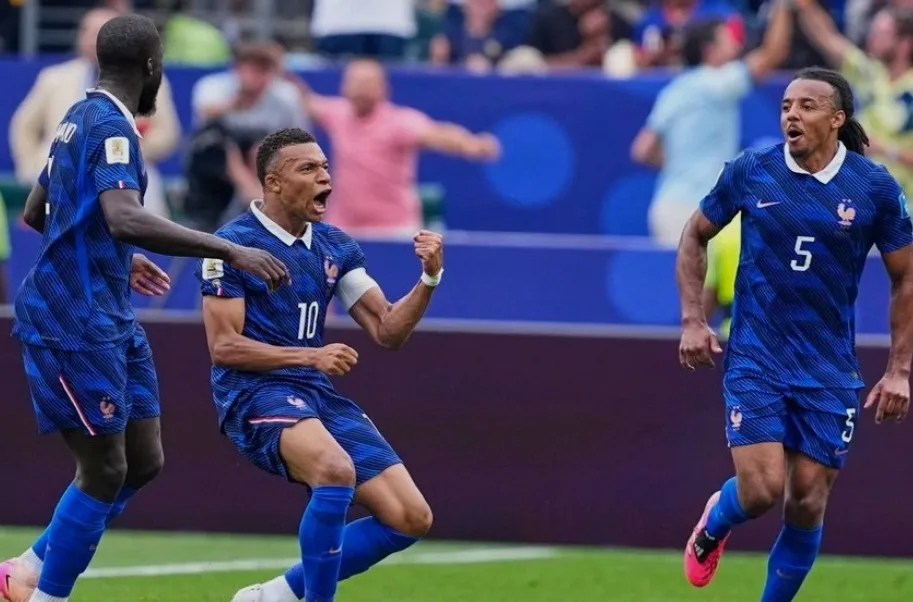 Mbappe 2 Gol, Les Bleus Prancis Sikat Irak, Lolos 32 Besar