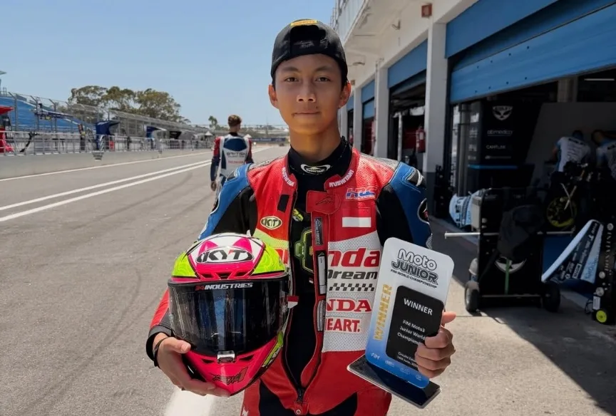 Kiandra Ramadhipa Juara Moto3 Junior Estoril 2026 di Portugal