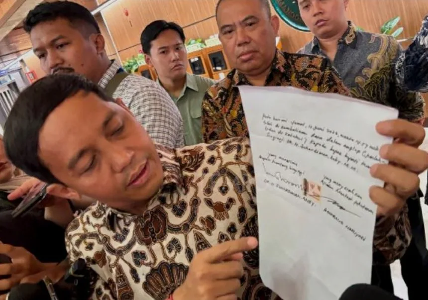 Menhut Raja Juli Baru Lapor Penolakan Amplop Gratifikasi Setelah OTT KPK, Curiga?
