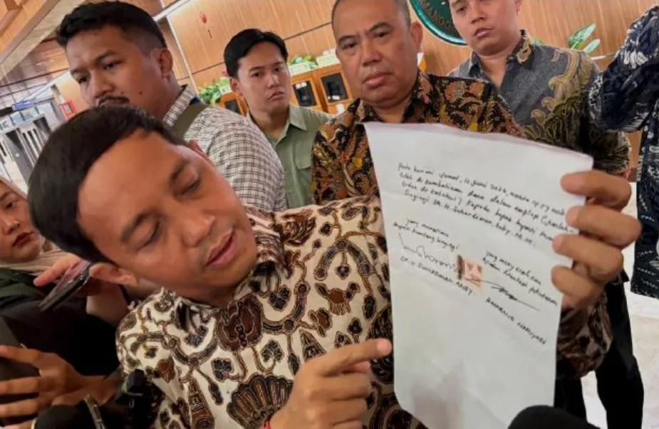 Menhut Raja Juli Baru Lapor Penolakan Amplop Gratifikasi Setelah OTT KPK, Curiga?