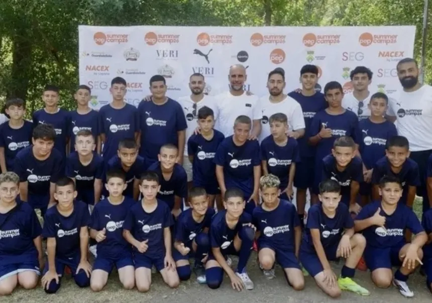 Tolak Italia, Pep Guardiola Malah Pilih Latih Anak-Anak Palestina Di Summer Camp