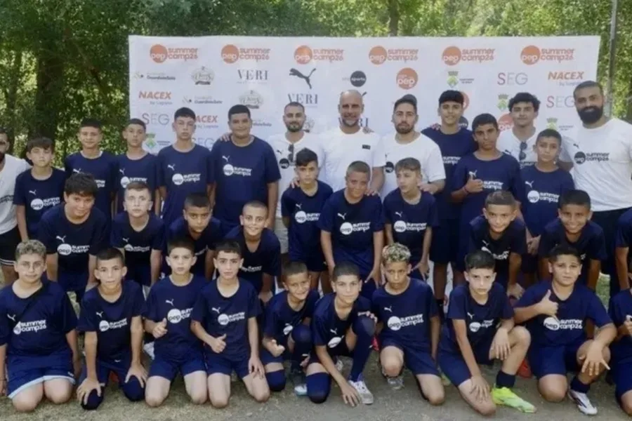 Tolak Italia, Pep Guardiola Malah Pilih Latih Anak-Anak Palestina Di Summer Camp