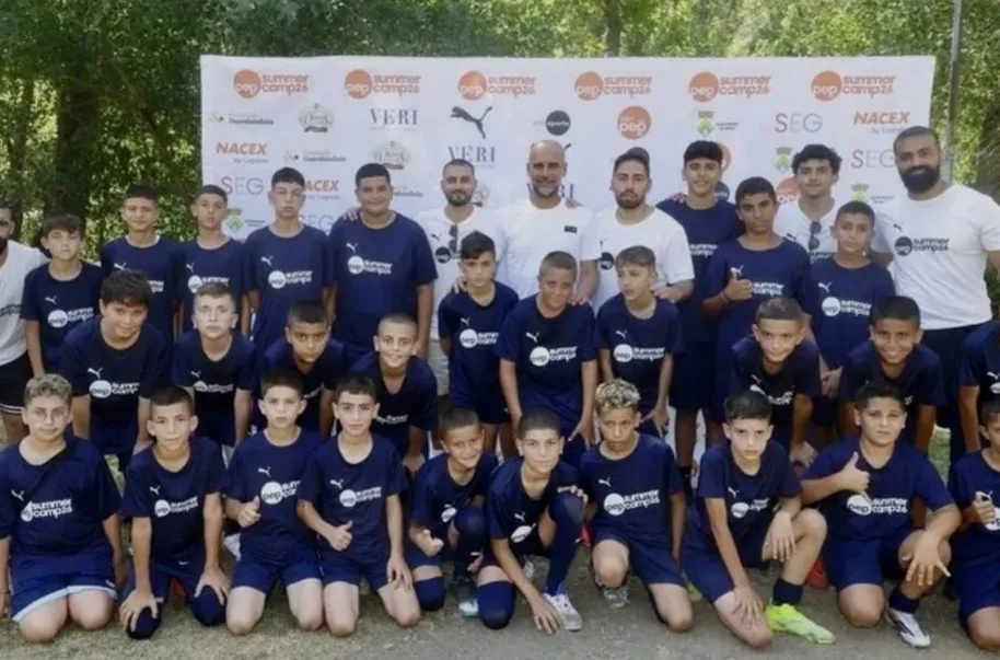 Tolak Italia, Pep Guardiola Malah Pilih Latih Anak-Anak Palestina Di Summer Camp