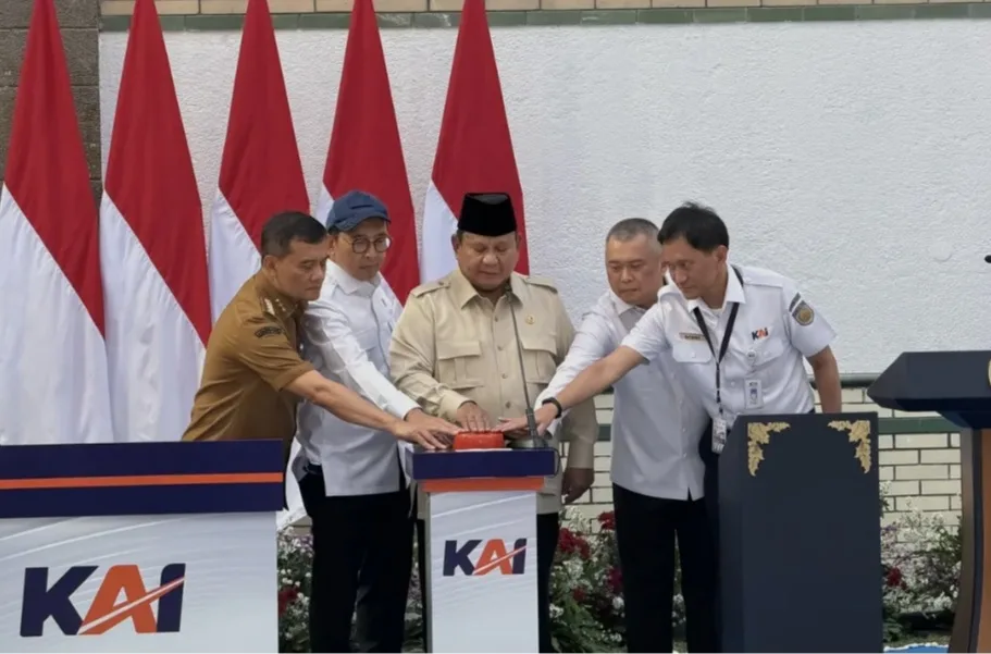 Prabowo Resmikan Renovasi Stasiun Tawang Semarang