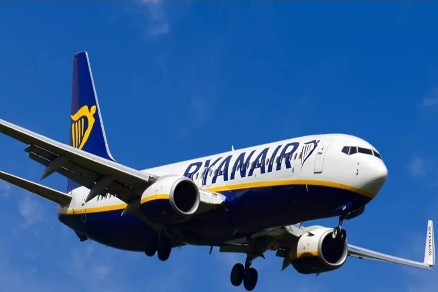 Jendela Pesawat Ryanair Lepas Saat Terbang, Penumpang Nyaris Terhisap Keluar Kabin