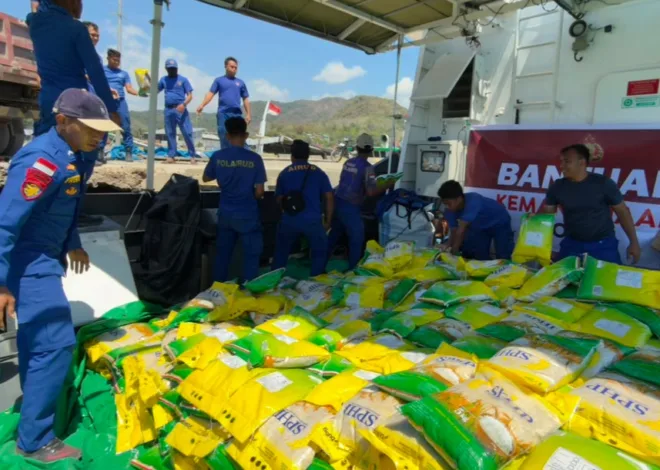 Polri Distribusikan Bantuan Logistik Kapolri Korban Gempa Pulau Flores