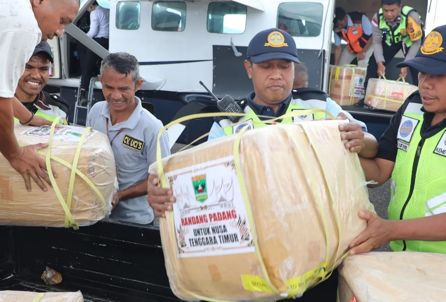 Pemprov Sumbar Sumbang 2,2 Ton Rendang Bagi Korban Gempa NTT
