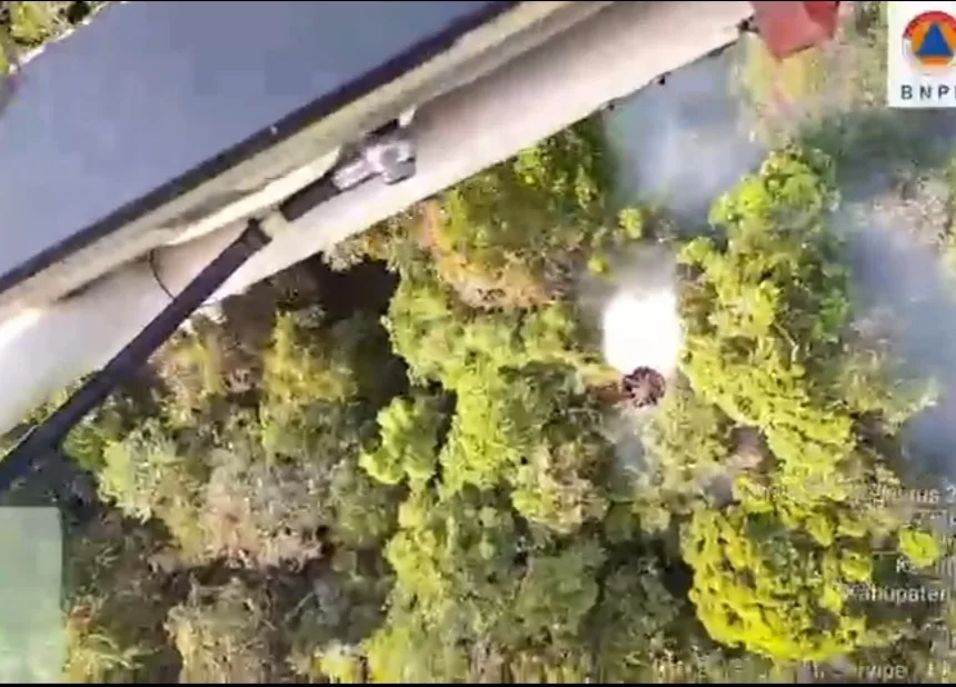 Karhutla Teluk Bintuni Papua Barat, BNPB Kerahkan Helikopter Water Bombing