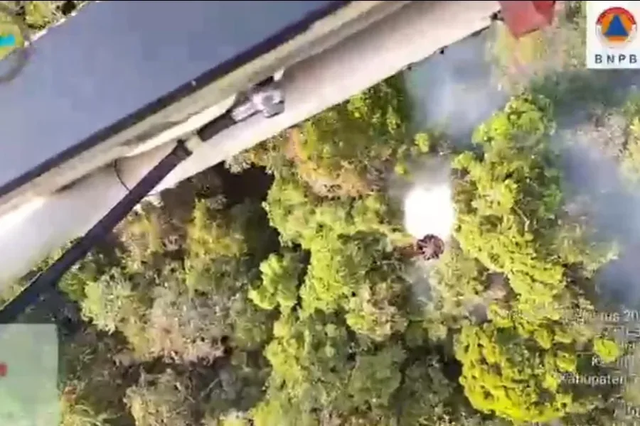Karhutla Teluk Bintuni Papua Barat, BNPB Kerahkan Helikopter Water Bombing