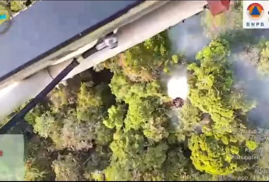 Karhutla Teluk Bintuni Papua Barat, BNPB Kerahkan Helikopter Water Bombing