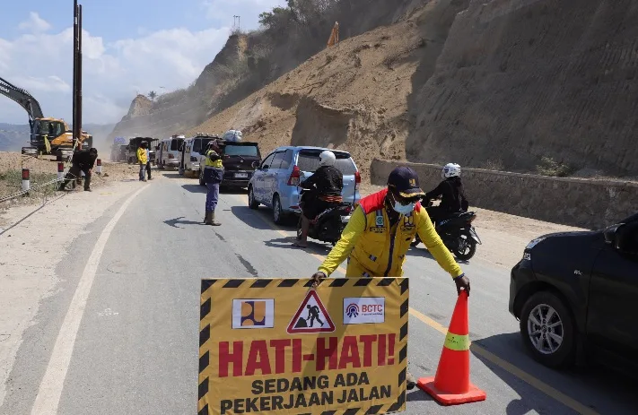 Longsor Akibat Gempa NTT, Akses Trans Flores Kembali Terbuka