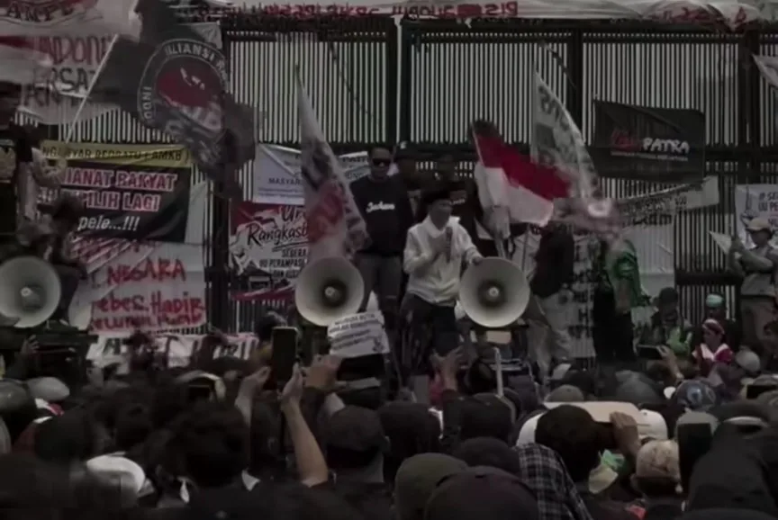 Demo di DPR, Massa Desak RUU Perampasan Aset Segera Diketok