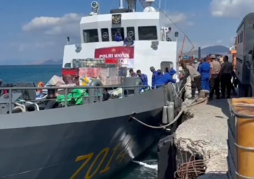 Gempa Flores, KP BIMA-7014 Baharkam Bantu Salurkan Logistik Bantuan
