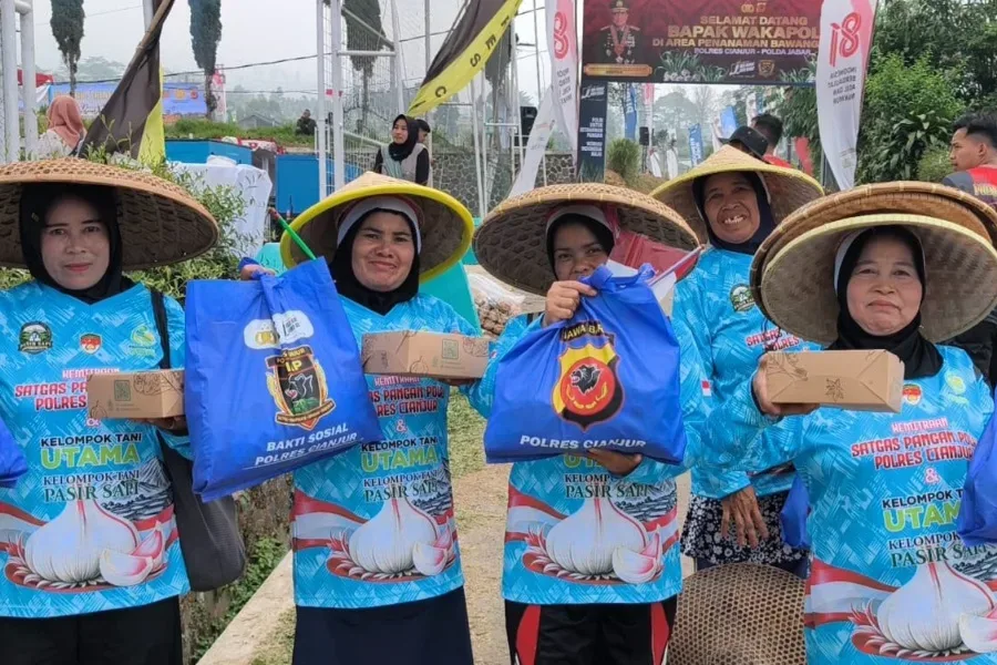 Petani Bawang Putih Cianjur Terima Bansos Wakapolri