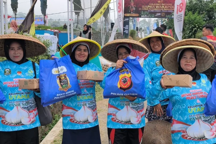 Petani Bawang Putih Cianjur Terima Bansos Wakapolri