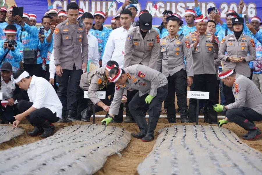 Wakapolri Tanam Serentak Bawang Putih di 14 Daerah di Jabar