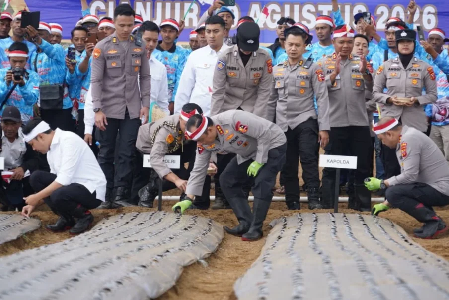 Wakapolri Tanam Serentak Bawang Putih di 14 Daerah di Jabar