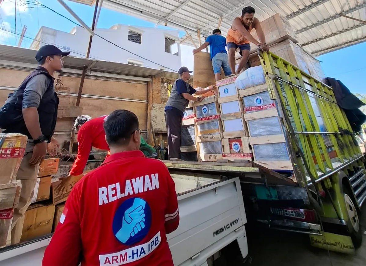 Bantuan IPB University Peduli Dan ARM HA-IPB Akhirnya Tiba Di Labuan Bajo