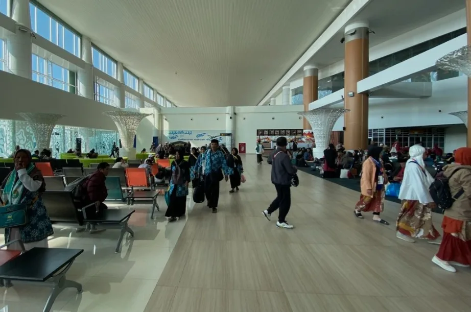 Bandara Soetta Tutup Erupsi Anak Krakatau, Jamaah Umrah Mendarat Melalui Bandara Kertajati