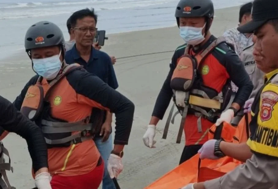 1 Mayat Tanpa Identitas Ditemukan Di Pantai Mukomuko Bengkulu, Korban Kapal Jurnalis Hilang?