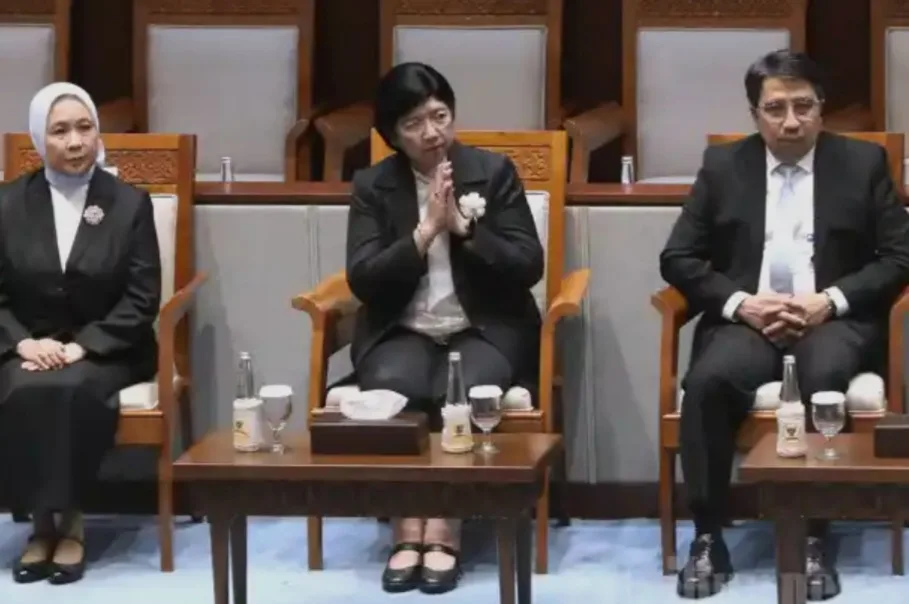 Perempuan Pertama, Paripurna DPR Sahkan Destry Damayanti Gubernur BI
