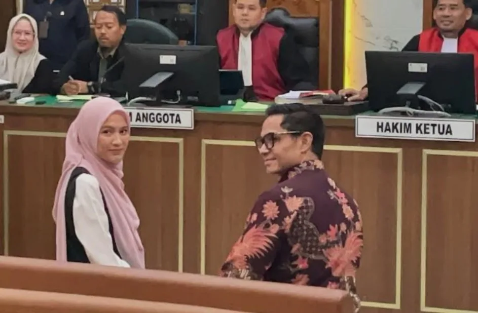 Dude Herlino dan Alyssa Subandono Bersaksi Di Sidang PT DSI, Ngaku Empati Balikin Rp 5,2 M Honor BA