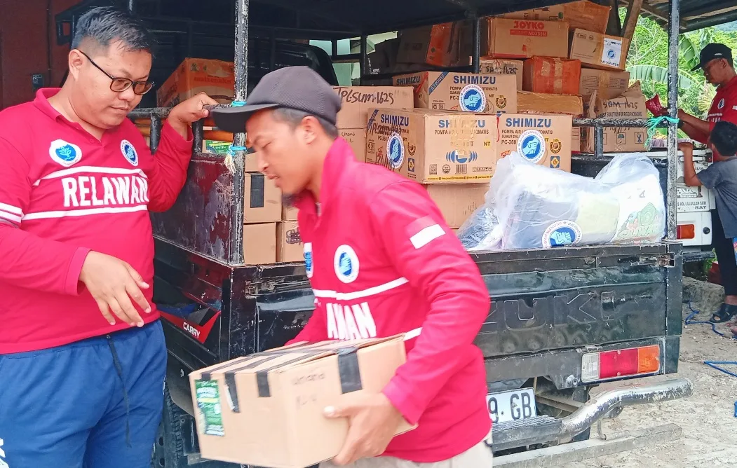 Relawan Alumni IPB Distribusikan Bantuan IPB University Ke 5 Lokasi Di Manggarai Raya NTT