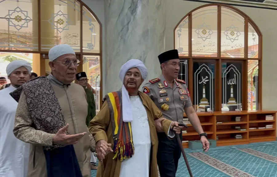 Kapolri Silaturahmi Habib Umar bin Hafidz, Minta Ulama Bersinergi