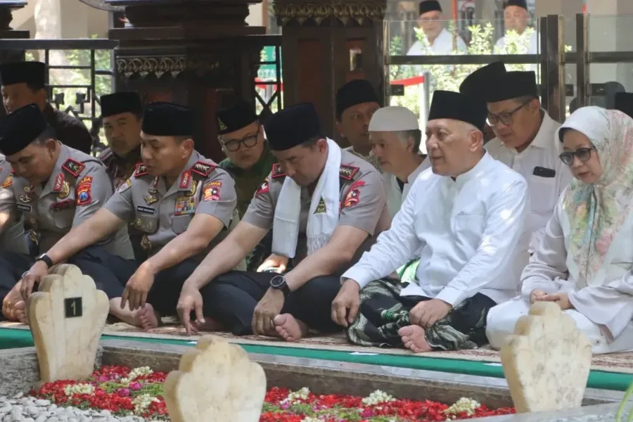 Kapolri Suyudi Silaturahmi Ponpes Tebuireng dan Ziarah Makam Gus Dur