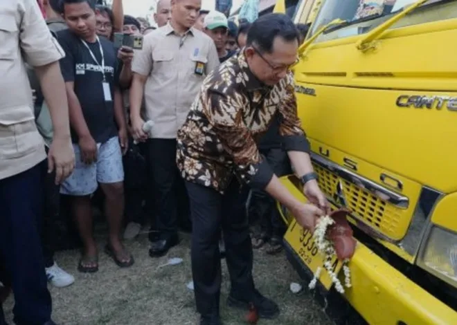 Lepas 125 Truk Program Gentengisasi, Mendagri: Pak Presiden Ingin Rumah Adem