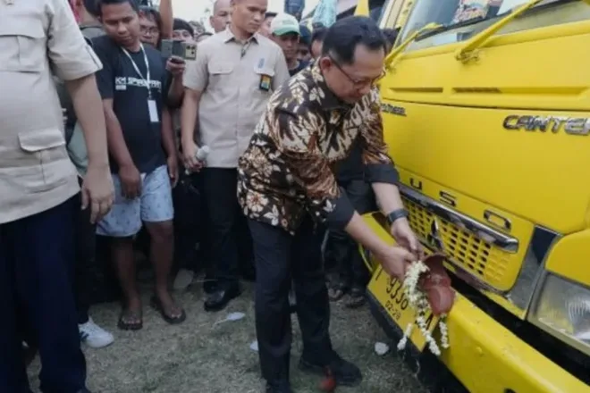 Lepas 125 Truk Program Gentengisasi, Mendagri: Pak Presiden Ingin Rumah Adem
