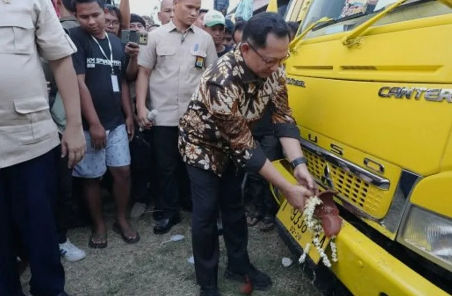 Lepas 125 Truk Program Gentengisasi, Mendagri: Pak Presiden Ingin Rumah Adem