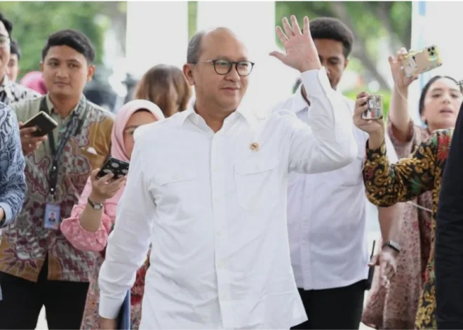 Drop 11%, Penutupan IHSG Merah Parah, Bos Danantara Saranin Borong Saham, Percaya?