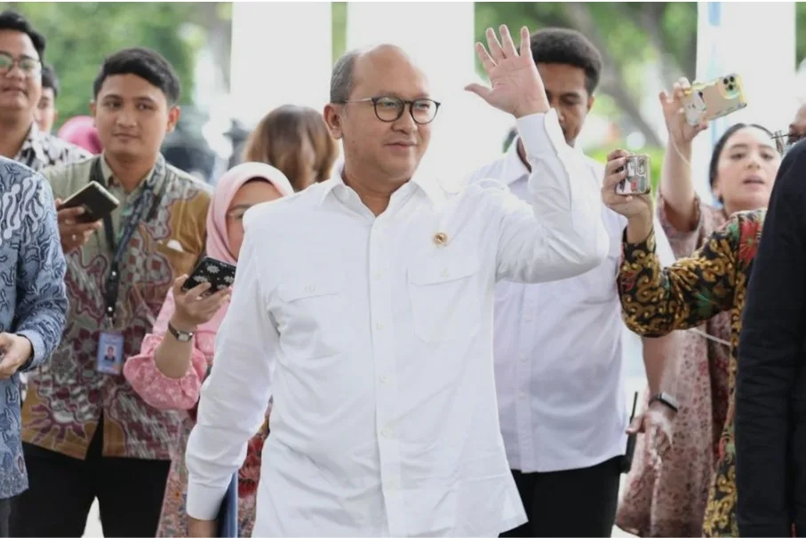 Drop 11%, Penutupan IHSG Merah Parah, Bos Danantara Saranin Borong Saham, Percaya?